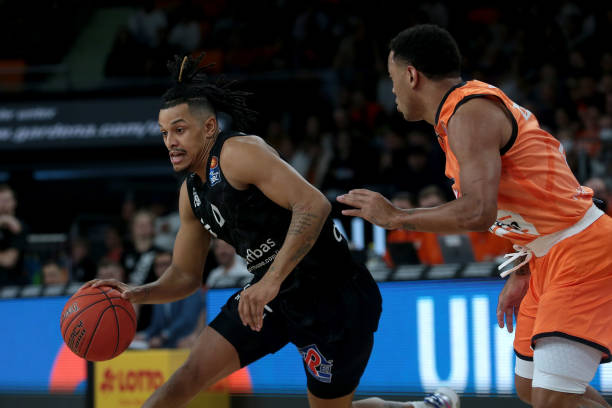 猛龙试图通 猛龙试图通